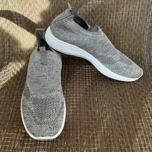Tommy Bahama Gray Flint Knit Jogger Slip-on Shoes Sneakers